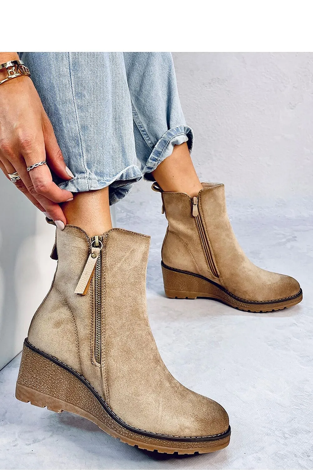Buskin boots