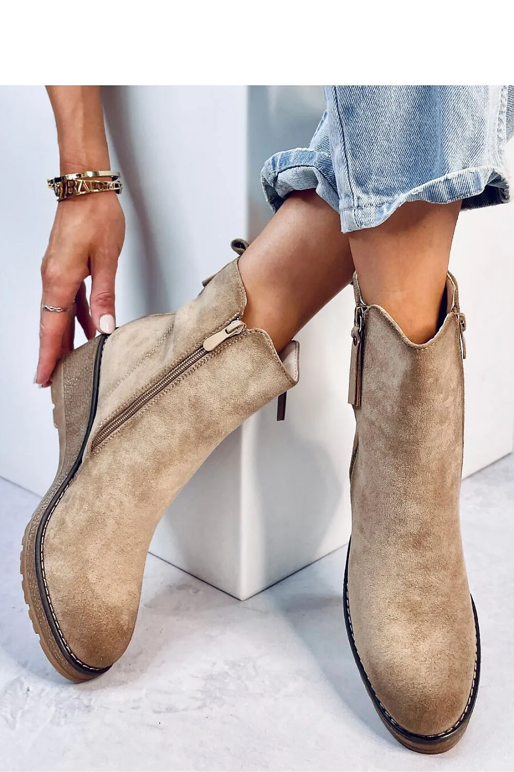 Buskin boots