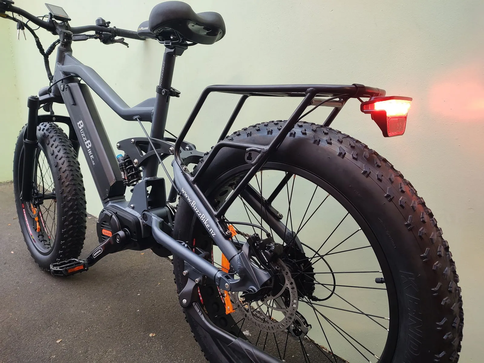 BUZZ BIKE FOREST HUNTER 24"X 4 " WHEEL