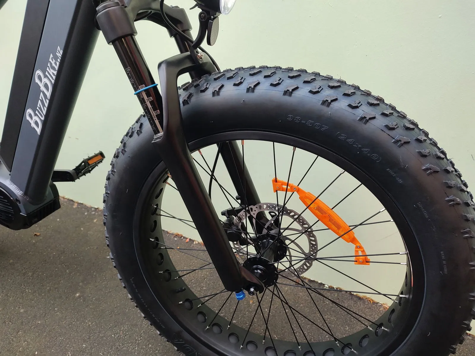 BUZZ BIKE FOREST HUNTER 24"X 4 " WHEEL