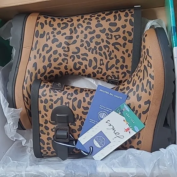 New in box! Joules Girls size 1 Leopard print classic rain boot molly welly