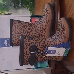 New in box! Joules Girls size 1 Leopard print classic rain boot molly welly