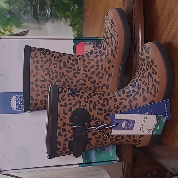 New in box! Joules Girls size 1 Leopard print classic rain boot molly welly