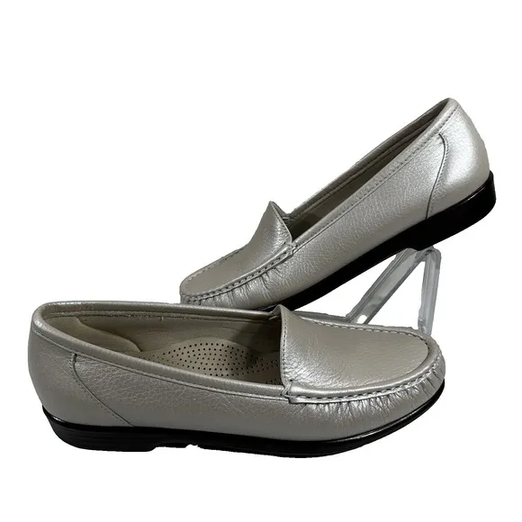 SAS Women's Loafer Gold Metallic Textured Leather Comfort Loafer Size 9N