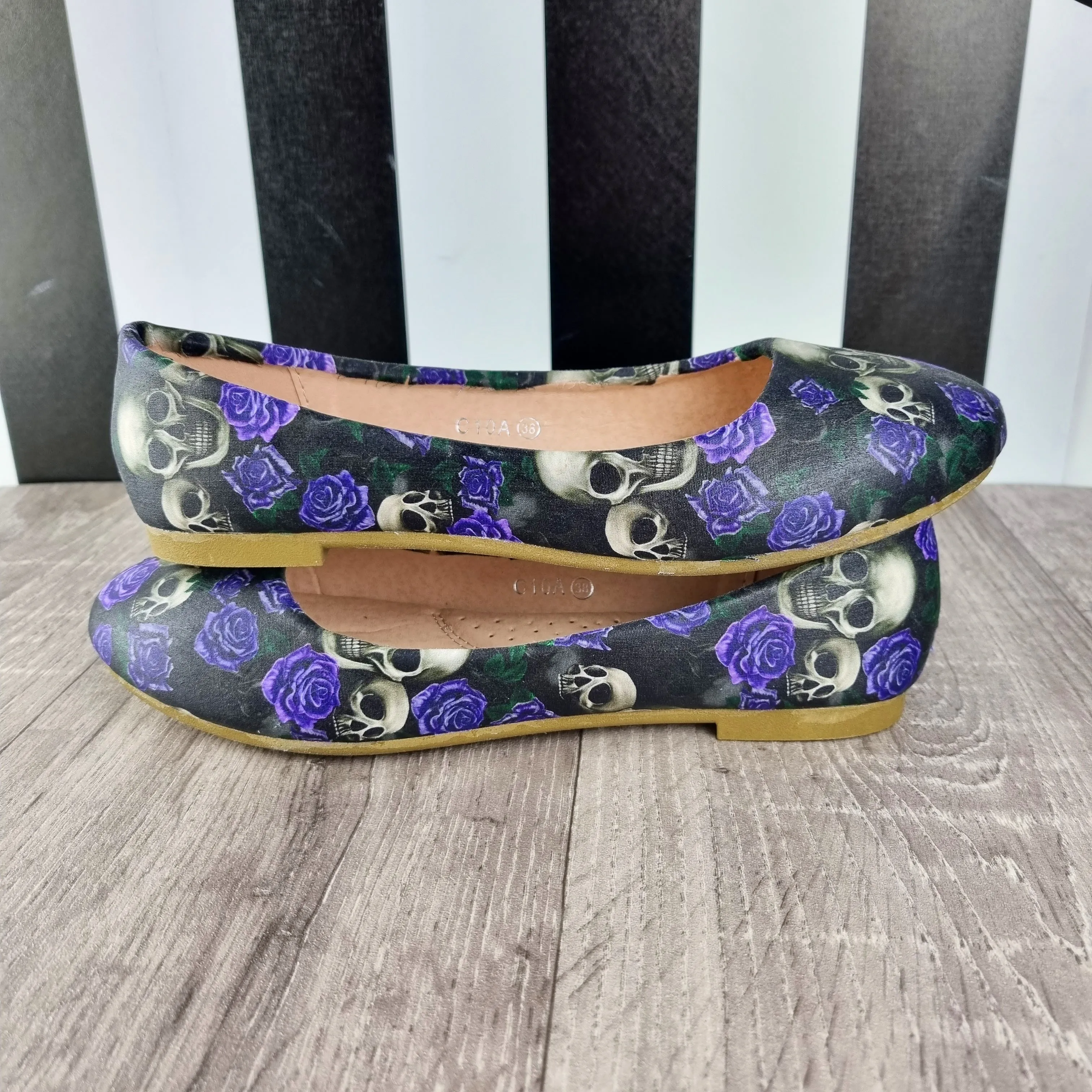 Skulls and purple roses women dolly pumps