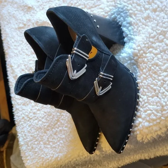 Step into Style with Gianni Bini Decie Bootie – A Must-Have for Any Trend Setter