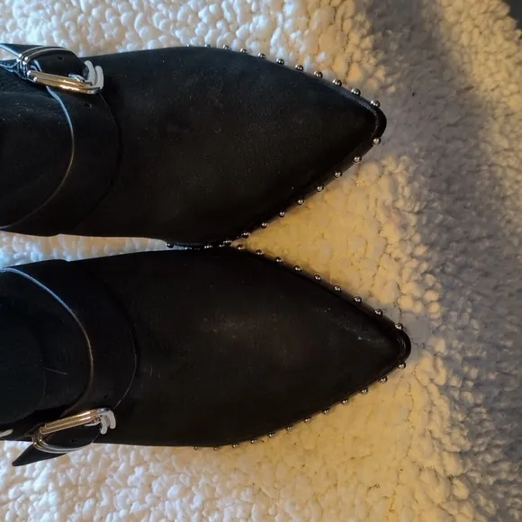 Step into Style with Gianni Bini Decie Bootie – A Must-Have for Any Trend Setter